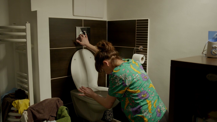 Som mama - Tina pochopila, že vracanie na záchode nebola náhoda